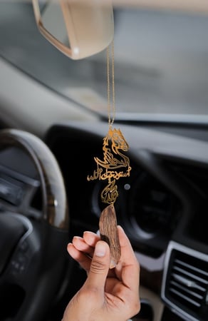 تعليقة حصان و كسرة العود كتابة حسب طلبك