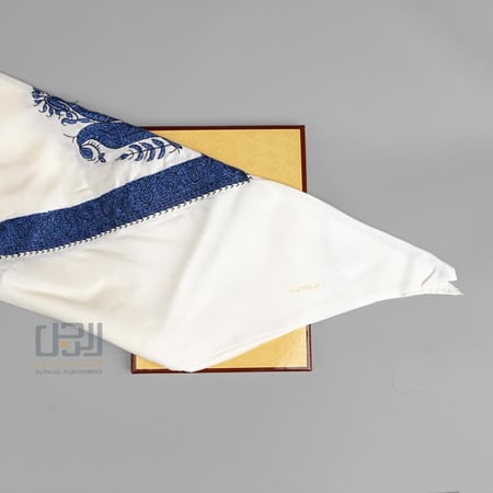 غترة بروجيه شتوي بيج مطرز باللون الازرق!