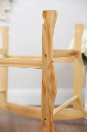 مهد مواليد (سلة موسى) لون سكري + قاعدة