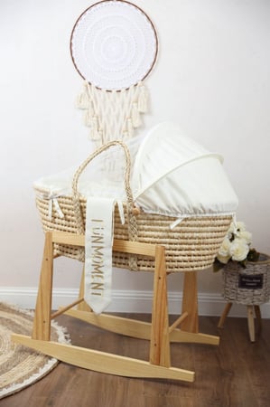 مهد مواليد (سلة موسى) + قاعدة لون خشبي