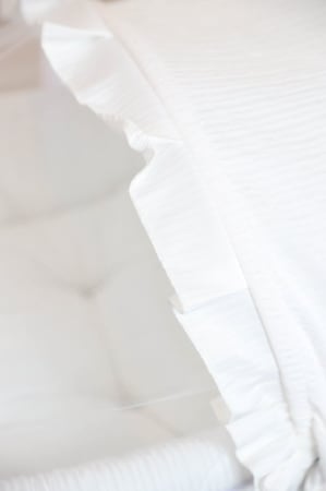 مهد مواليد (سلة موسى) لون ابيض + قاعدة