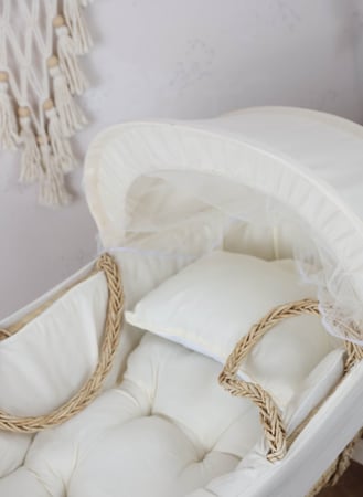 مهد مواليد (سلة موسى) + قاعدة لون خشبي