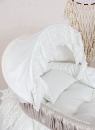 مهد مواليد سلة موسى للاطفال مع ناموسية مع حامل بعجلات ابيض