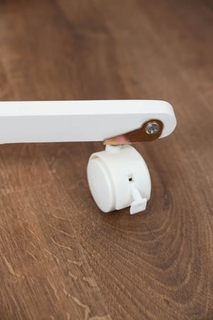 مهد مواليد (سلة موسى) لون بيج + قاعدة