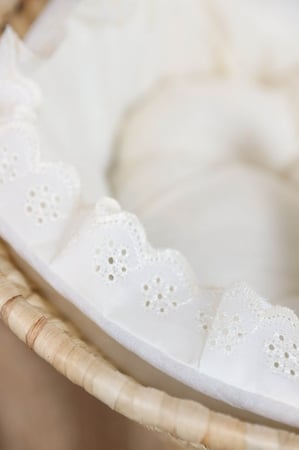 مهد مواليد (سلة موسى) لون سكري + قاعدة