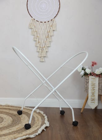 مهد مواليد سلة موسى للاطفال مع ناموسية مع حامل بعجلات ابيض