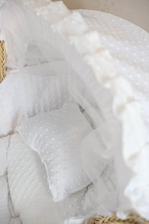 مهد مواليد (سلة موسى) لون ابيض + قاعدة