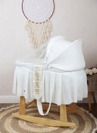 مهد مواليد (سلة موسى) + قاعدة هزاز خشبي