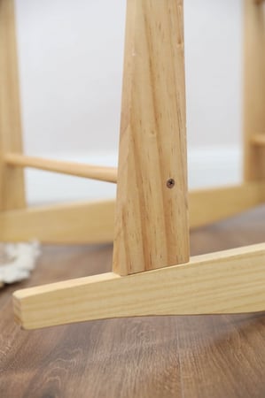 مهد مواليد (سلة موسى) + قاعدة لون خشبي