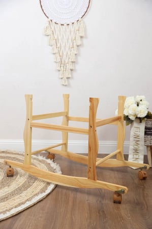 مهد مواليد (سلة موسى) لون سكري + قاعدة