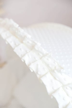 مهد مواليد (سلة موسى) لون سكري + قاعدة