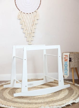 مهد مواليد (سلة موسى) + قاعدة هزاز ابيض