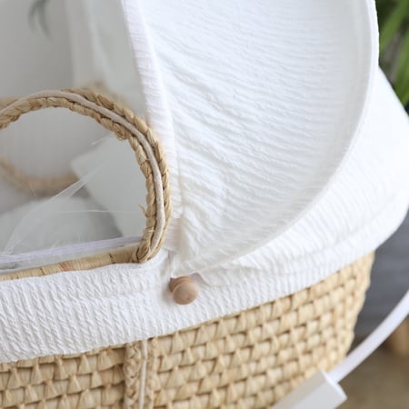 مهد مواليد (سلة موسى) لون ابيض  + قاعدة