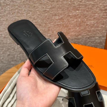 Hermes Oran Balck Swift Sandals