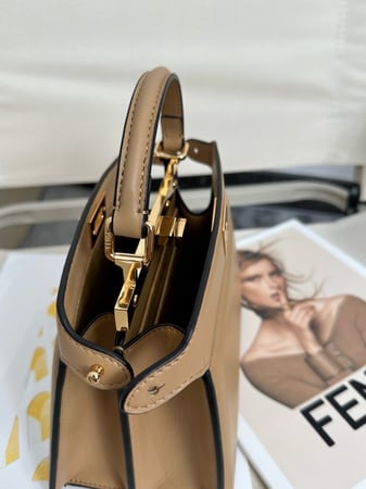 Peekaboo ISeeU Petite beige color