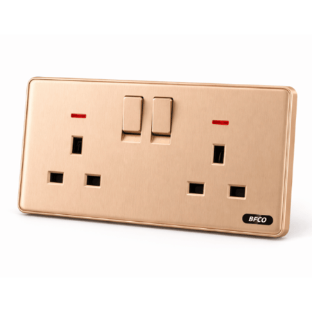 فيش 13 أمبير مزدوج مقاس 7×14 بلمبة سادة ماركة بفكو