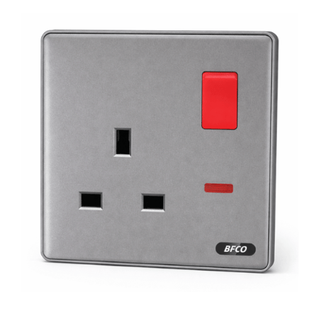 فيش 32 أمبير مع مفتاح بلمبة سادة ماركة بفكو