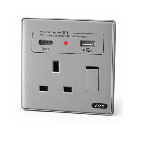فيش 13 أمبير مع منفذ USB + Type-C سادة ماركة بفكو