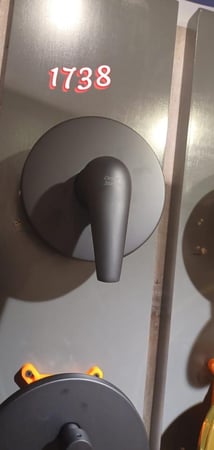 خلاط دش مخفي خط واحد اسود دائري