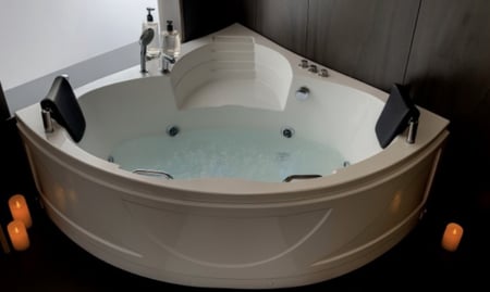 مغطس جاكوزي أبيض زاوية C-3086 مقاس 130×130