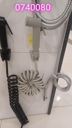 شطاف رمادي دائري مع لي حلزوني  وقاعدة