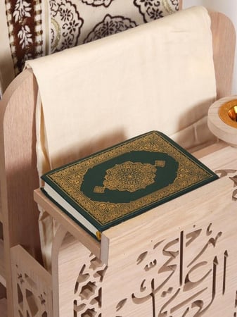 حامل سجادات صلاة مع مبخرة وحامل للمصحف