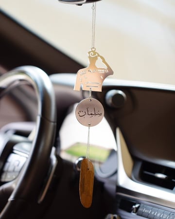 تعليقة سيارة بشكل العسكري مع كسرة العود-تعليقة للسيارة بالاسم