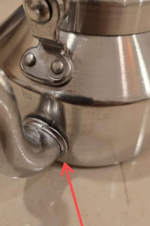 ابريق اوسلو برتغالي 1 لتر و 1.5لتر و 2 لتر جديد مع وجود عيب بالثعبة