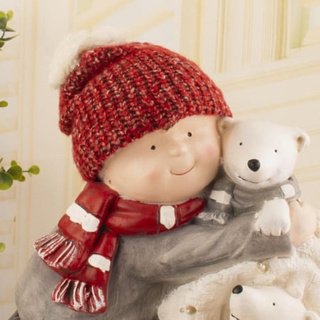 مجسم بنت والدب القطبي