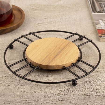 قاعدة ابريق اسود وقاعدة خشب