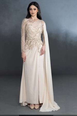 فستان كريب بأكمام طويله شك باللؤلؤ و الكريستال مع حزام