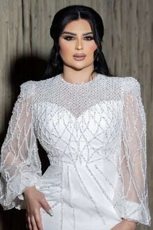 فستان كريب بأكمام بف شك كامل مع حزام جلد مزين بالكريستال