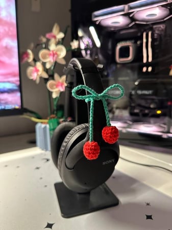 تعليقة سماعات- كرز