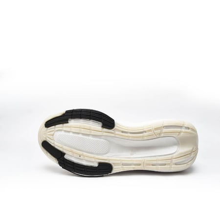 حذاء الترا بوست رجالي ابيض