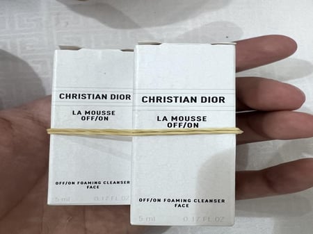 عينة بحجم 5 مل ل غسول ومنظف الوجه ( لاموس اوف/اون ) من ديور