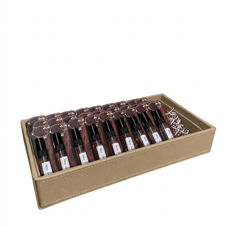 كرت كل عام وانتم بخير مع عطر