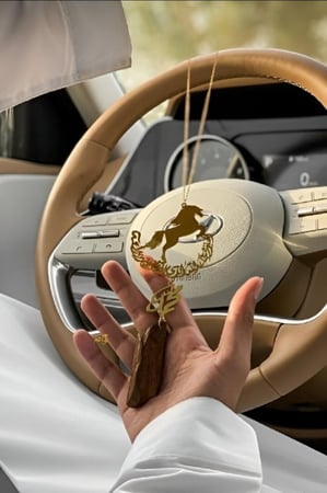 تعليقة سيارة بالاسم بكسرة العود الفاخرة