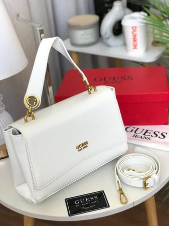 شنطة جيس -GUESS