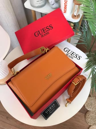 شنطة جيس -GUESS