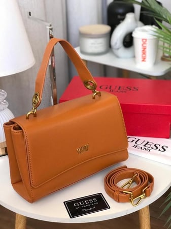 شنطة جيس -GUESS