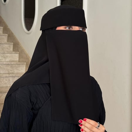 نقاب الاسلاميه الطويل.