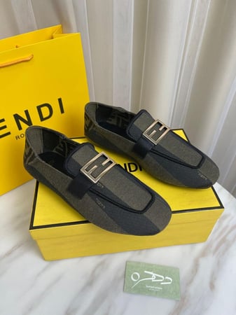 حذاء لوفر بوجيت من القماش من فندي - أسود مع بني