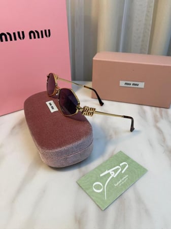 نظارات شمسية Miu Miu MU