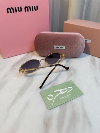نظارات شمسية Miu Miu MU