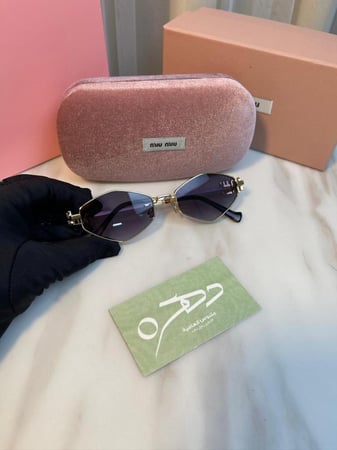 نظارات شمسية Miu Miu MU