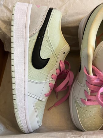 Air Jordan 1 Low Barely Green