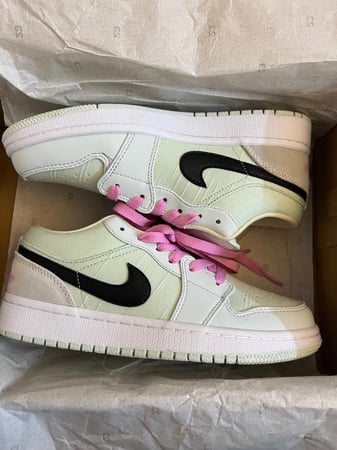 Air Jordan 1 Low Barely Green