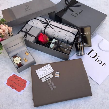 طقم رجالي قماش وساعه وكبك وعطر وعبارة اهداء هدايا رجاليه