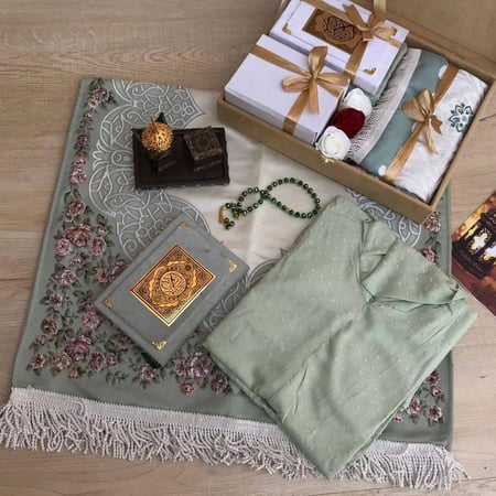 افخم هدايا رمضان طقم نسائي حسب الطلب