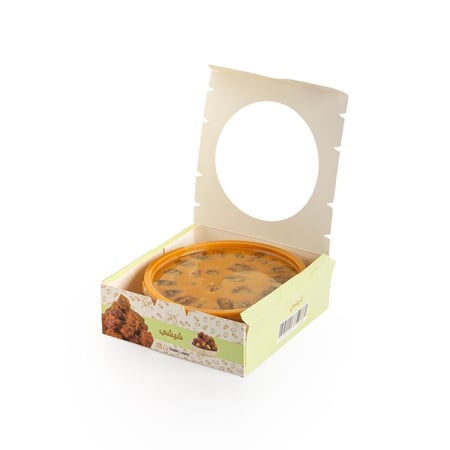 بوكس أنيق يحتوي على تمر شيشي مغمي بطابع مميز وفريد